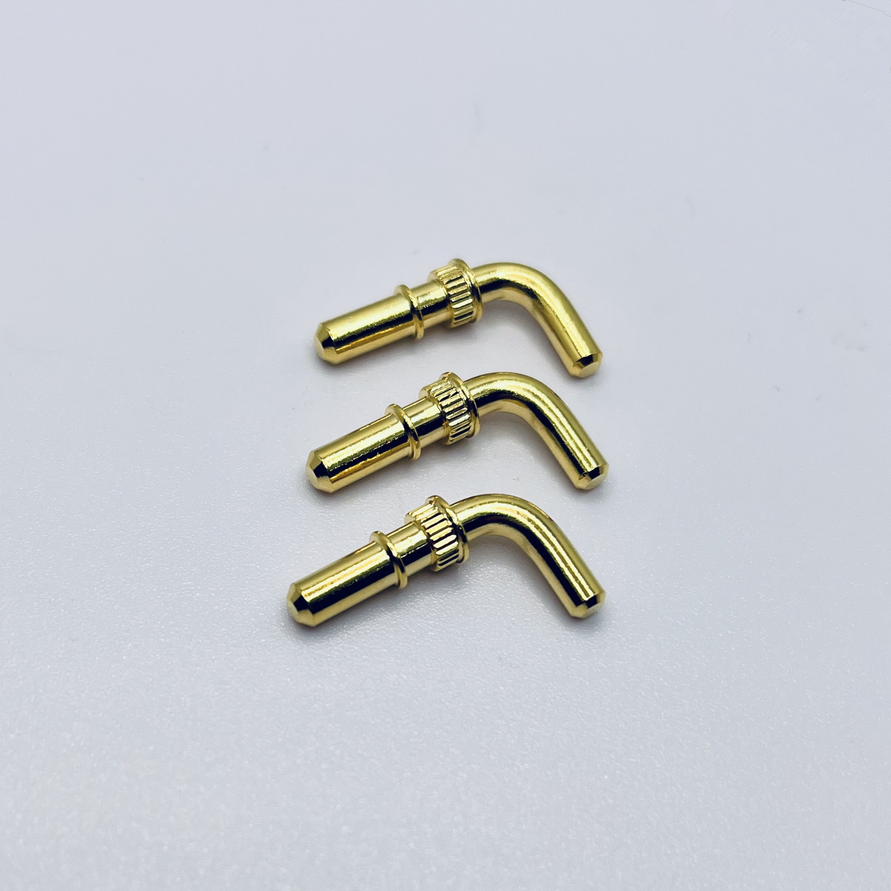 Signalsteckverbinderkontakt für die Luft- und Raumfahrt, 3,6 x 5 mm, rechtwinklige Stifte